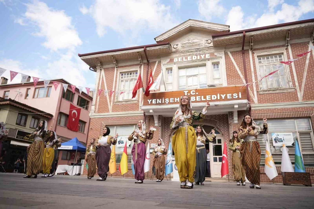 YENİŞEHİR VE KELES BELEDİYELERİNİN ORTAKLAŞA DÜZENLEDİĞİ NİLÜFER HATUN GELİN UĞURLAMA TÖRENİ...