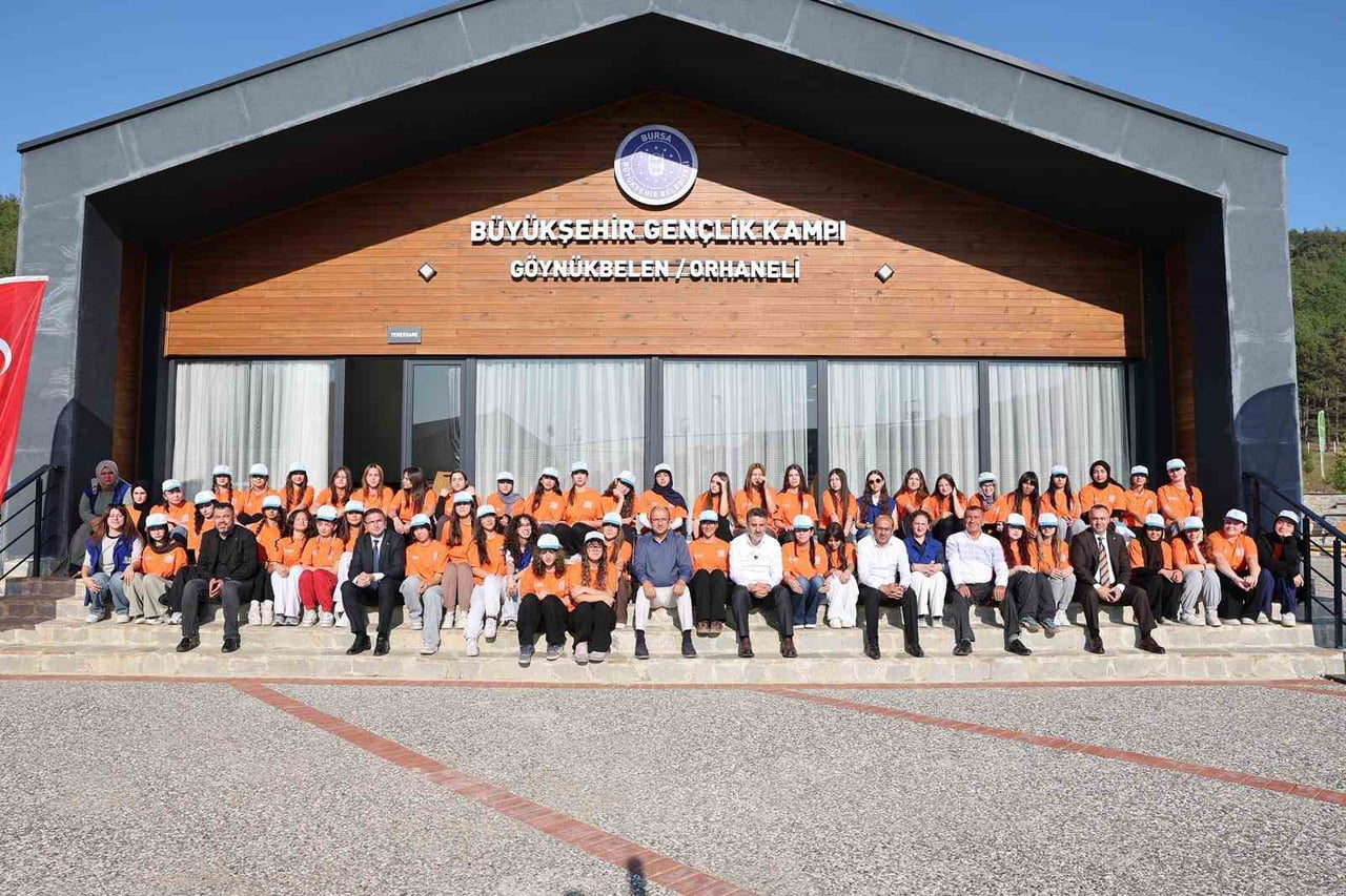 YERLEŞKEDE İNCELEMELERDE BULUNAN BAŞKAN VEKİLİ BİBA, GENÇLERLE SOHBET EDEREK GÖRÜŞLERİ DİNLEDİ....