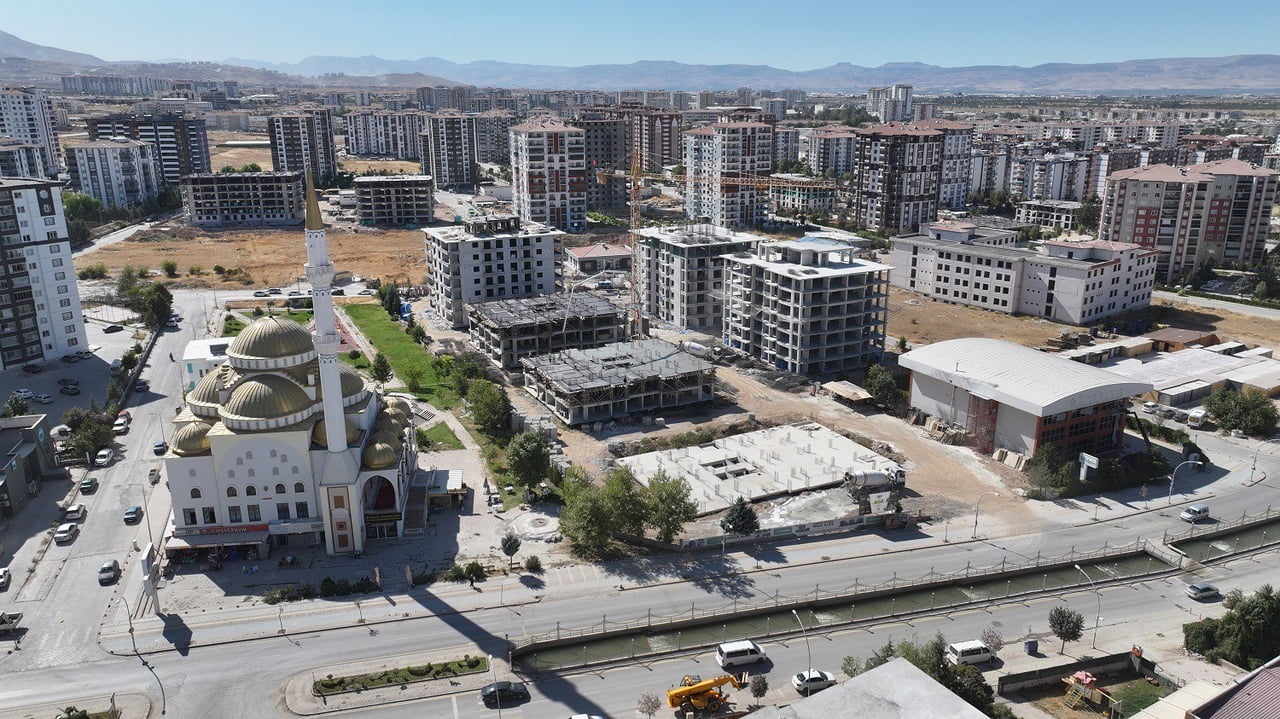 YEŞİLYURT'TA YERİNDE DÖNÜŞÜM SÜRECİ BAŞARIYLA TAMAMLANDI