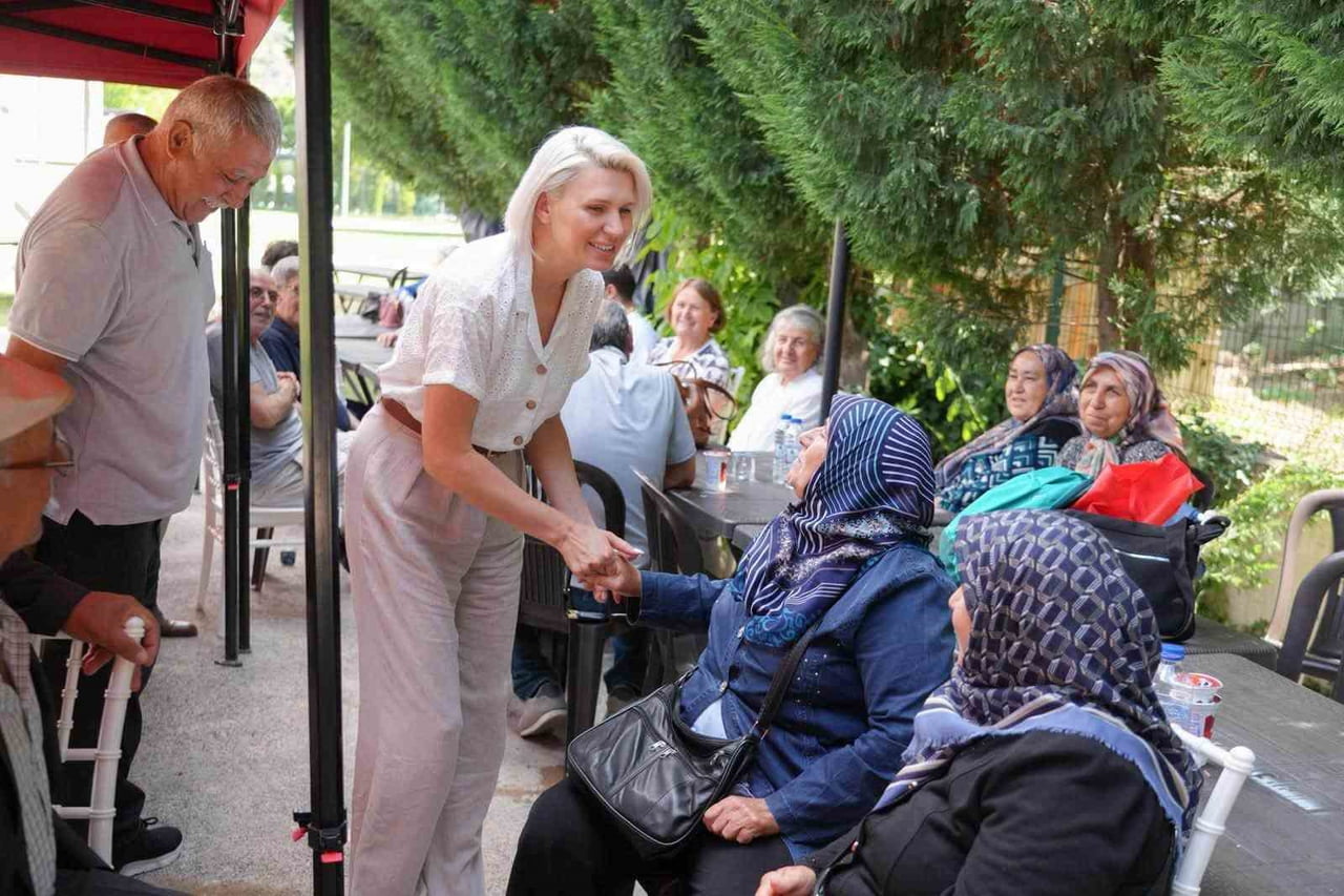 YETİŞTİRME YURDUNDA KALAN VATANDAŞLAR YILLAR SONRA AYNI SOFRADA BULUŞTU