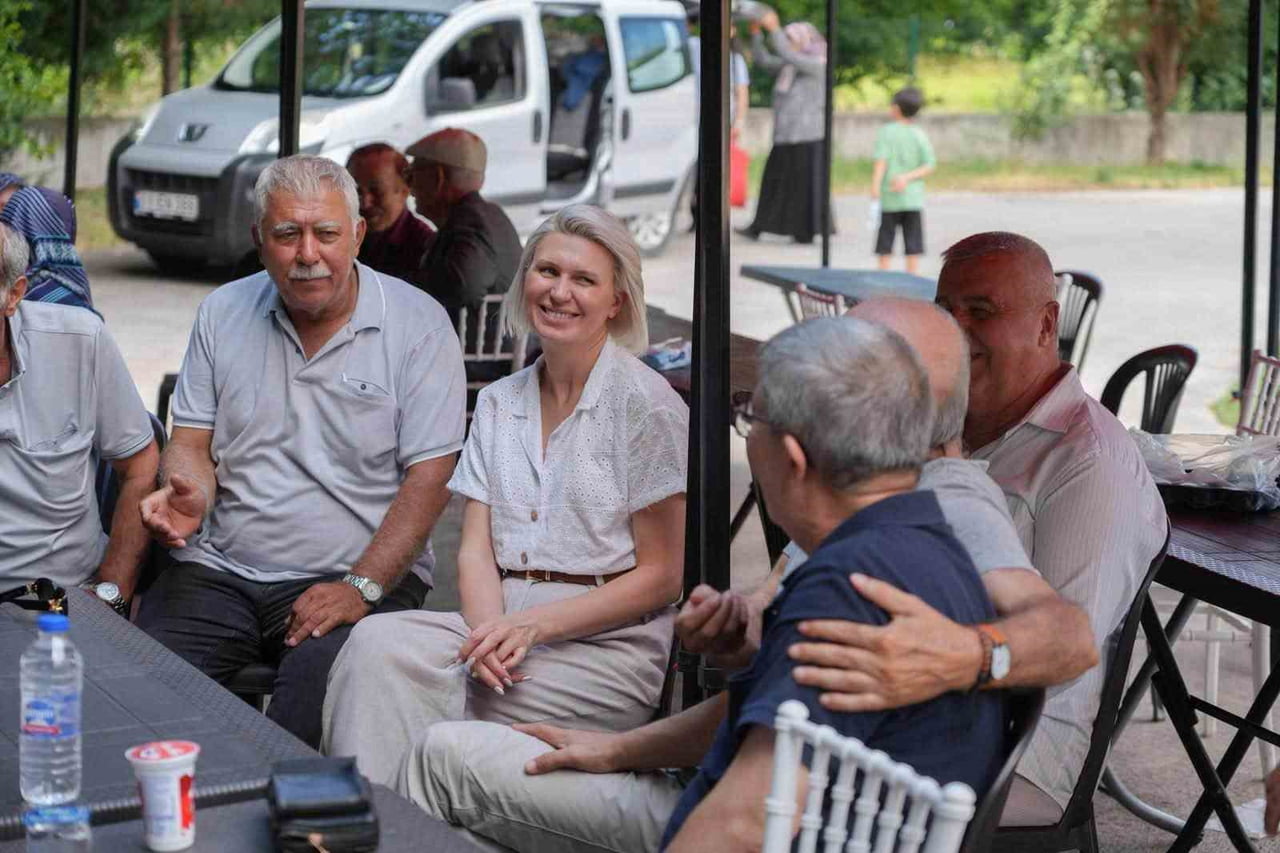 YETİŞTİRME YURDUNDA KALAN VATANDAŞLAR YILLAR SONRA AYNI SOFRADA BULUŞTU