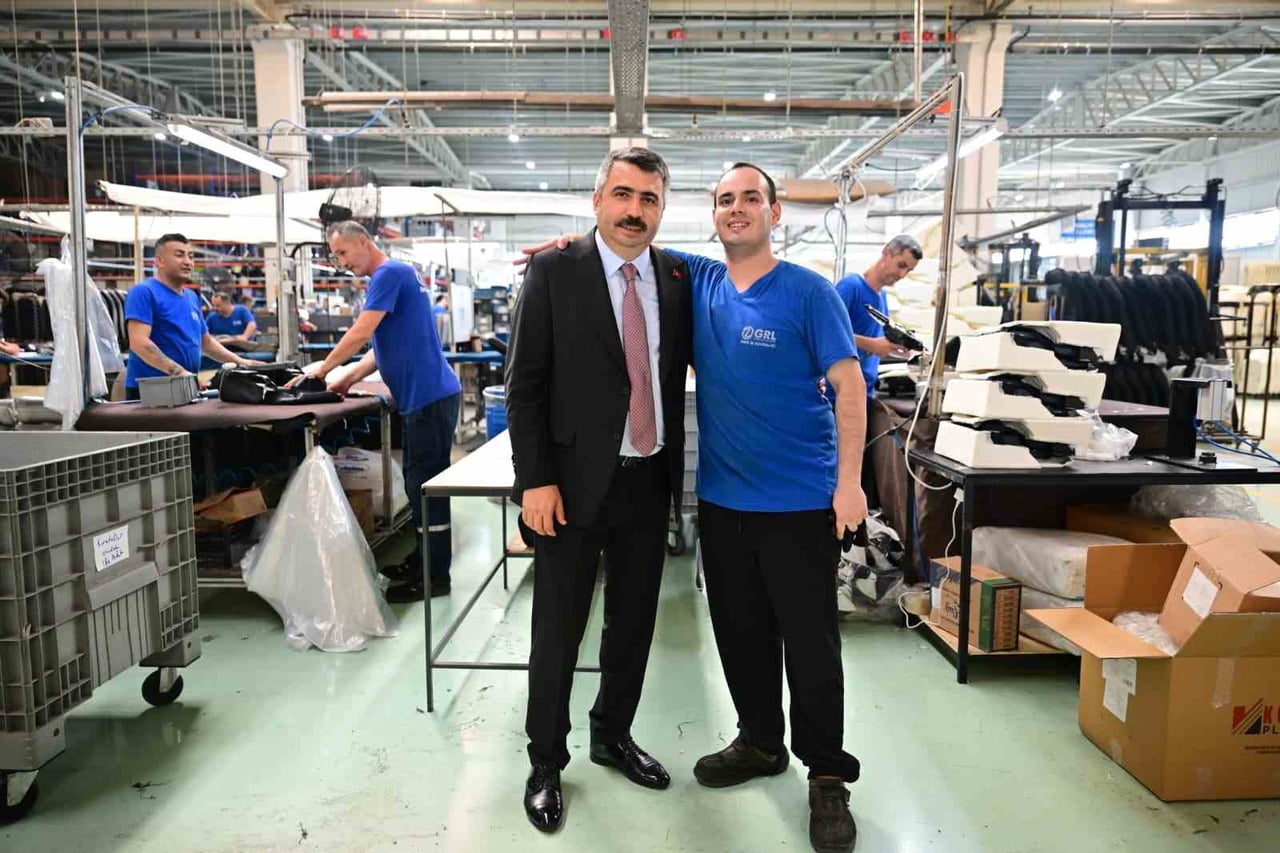 YILDIRIM BELEDİYESİ, İŞ ARAYAN VATANDAŞLAR İLE İŞVERENLERİ BULUŞTURARAK İSTİHDAMA KATKI SAĞLIYOR....