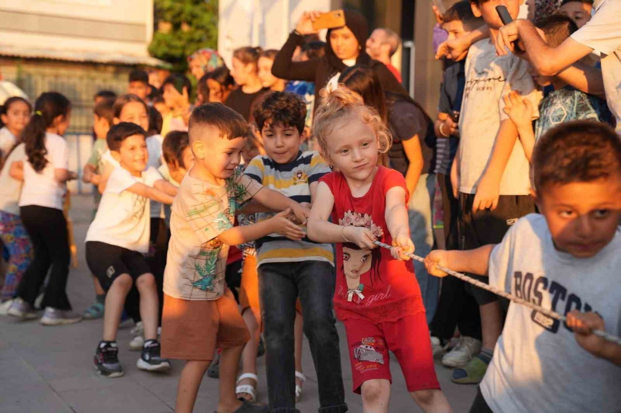 YILDIRIM BELEDİYESİ’NİN DÜZENLEDİĞİ ‘GELENEKSEL MAHALLE ÇOCUK ŞENLİKLERİ’, SAKARYA MAHALLESİ’NDE...