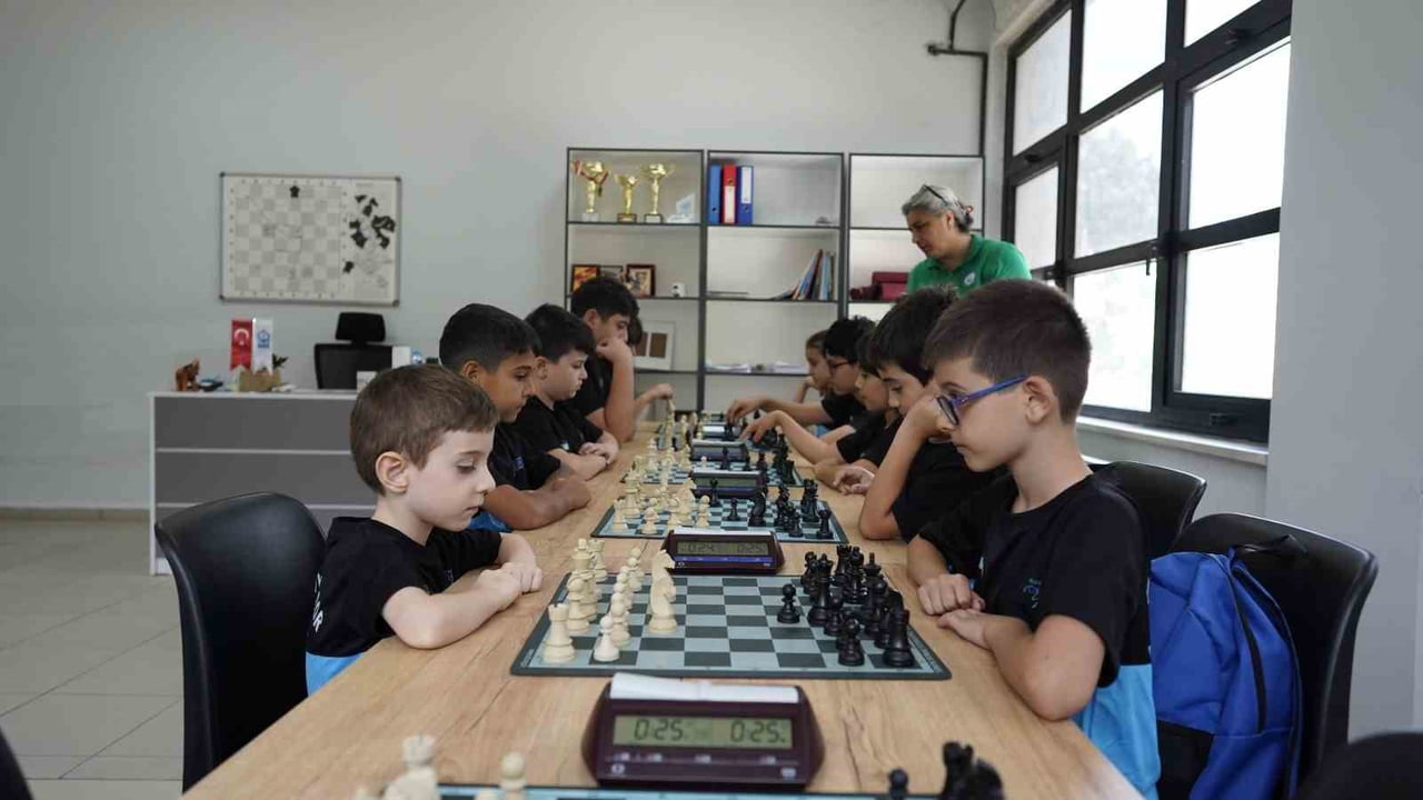 YILDIRIM BELEDİYESİ’NİN DÜZENLEDİĞİ YAZ SPOR OKULLARI, BİNLERCE ÇOCUĞU SPORLA BULUŞTURUYOR. 4-16...