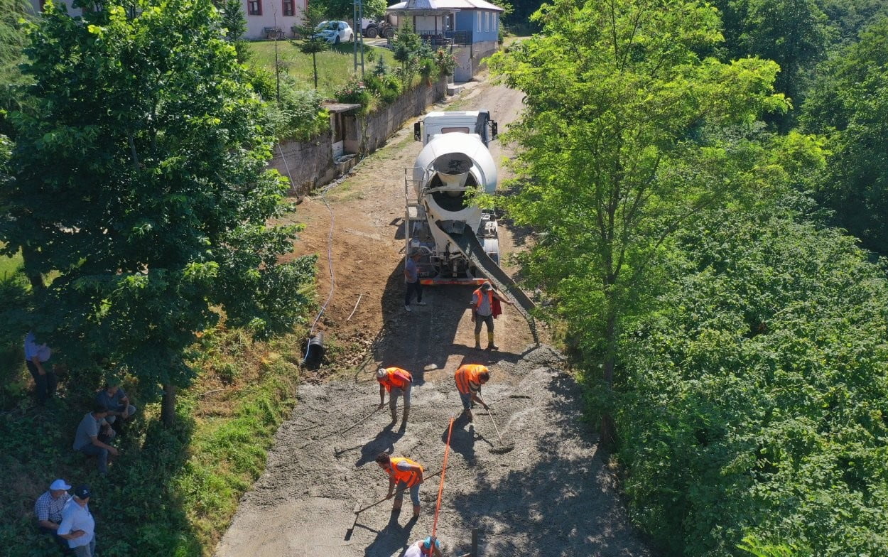 YILLARDIR TOZ, ÇAMUR VE ULAŞIM SIKINTISIYLA MÜCADELE ETTİKLERİNİ BELİRTEN MAHALLE SAKİNLERİ...