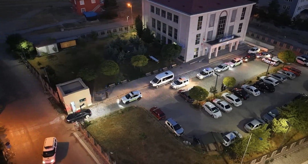 YOZGAT'IN SARIKAYA İLÇESİNDE DÜZENLENEN ASAYİŞ UYGULAMASINDA 424 KİŞİ SORGULANDI.