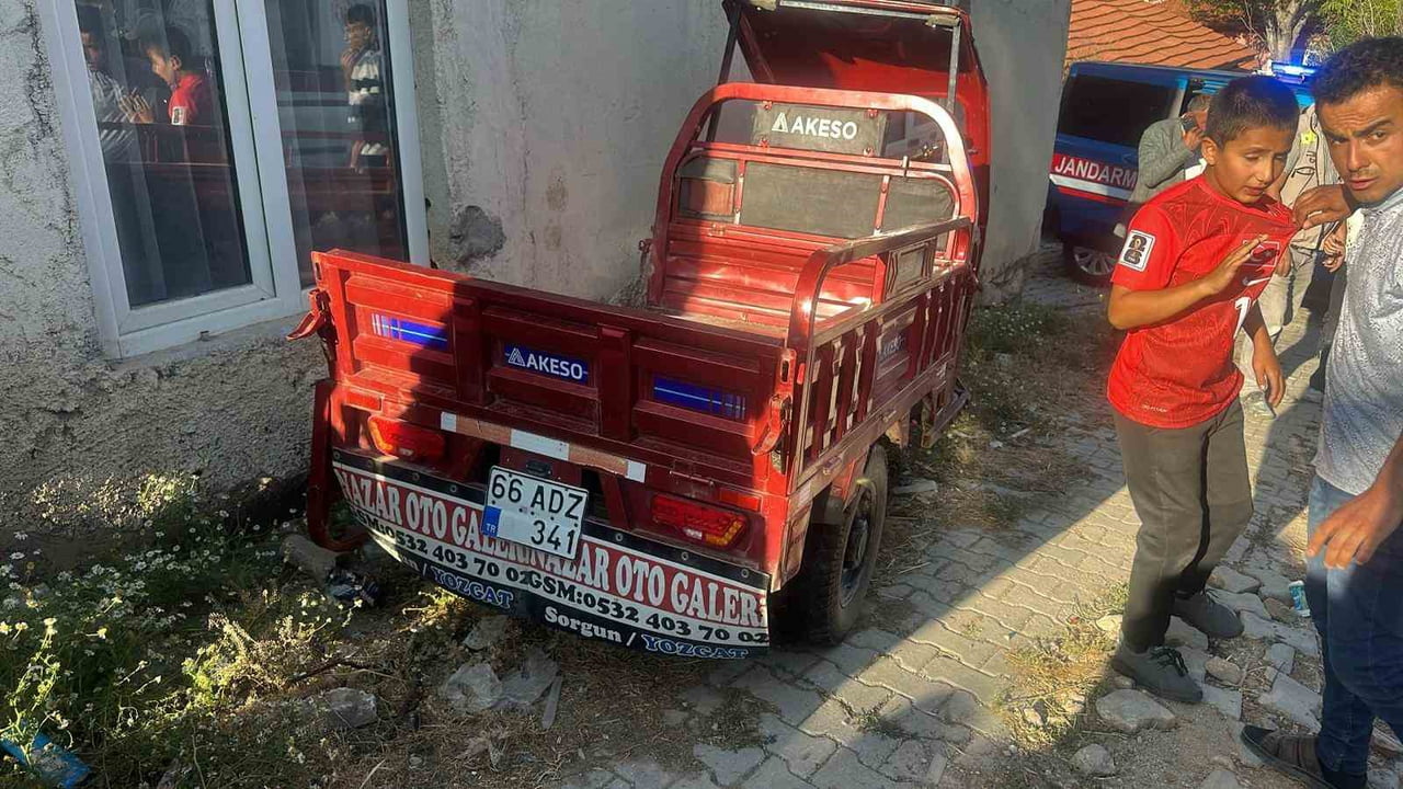 YOZGAT’IN AYDINCIK İLÇESİNDE MEYDANA GELEN KAZADA ELEKTRİKLİ MOTOSİKLET DUVARA ÇARPTI, 6 KİŞİ...
