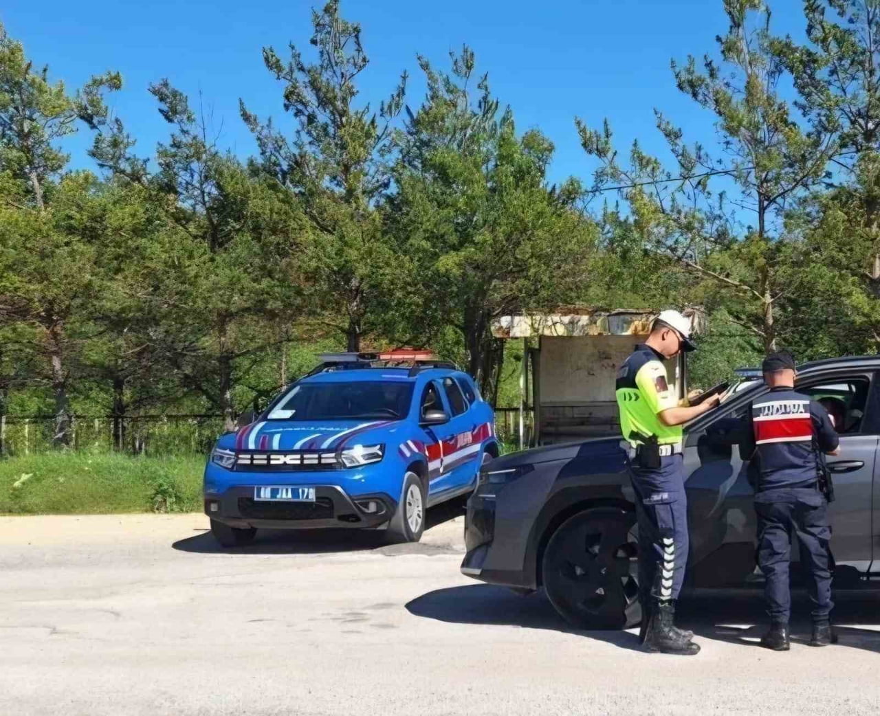 YOZGAT’IN SORGUN İLÇESİNDE KURALLARA UYMAYAN SÜRÜCÜYE CEZAİ İŞLEM UYGULANDI.-