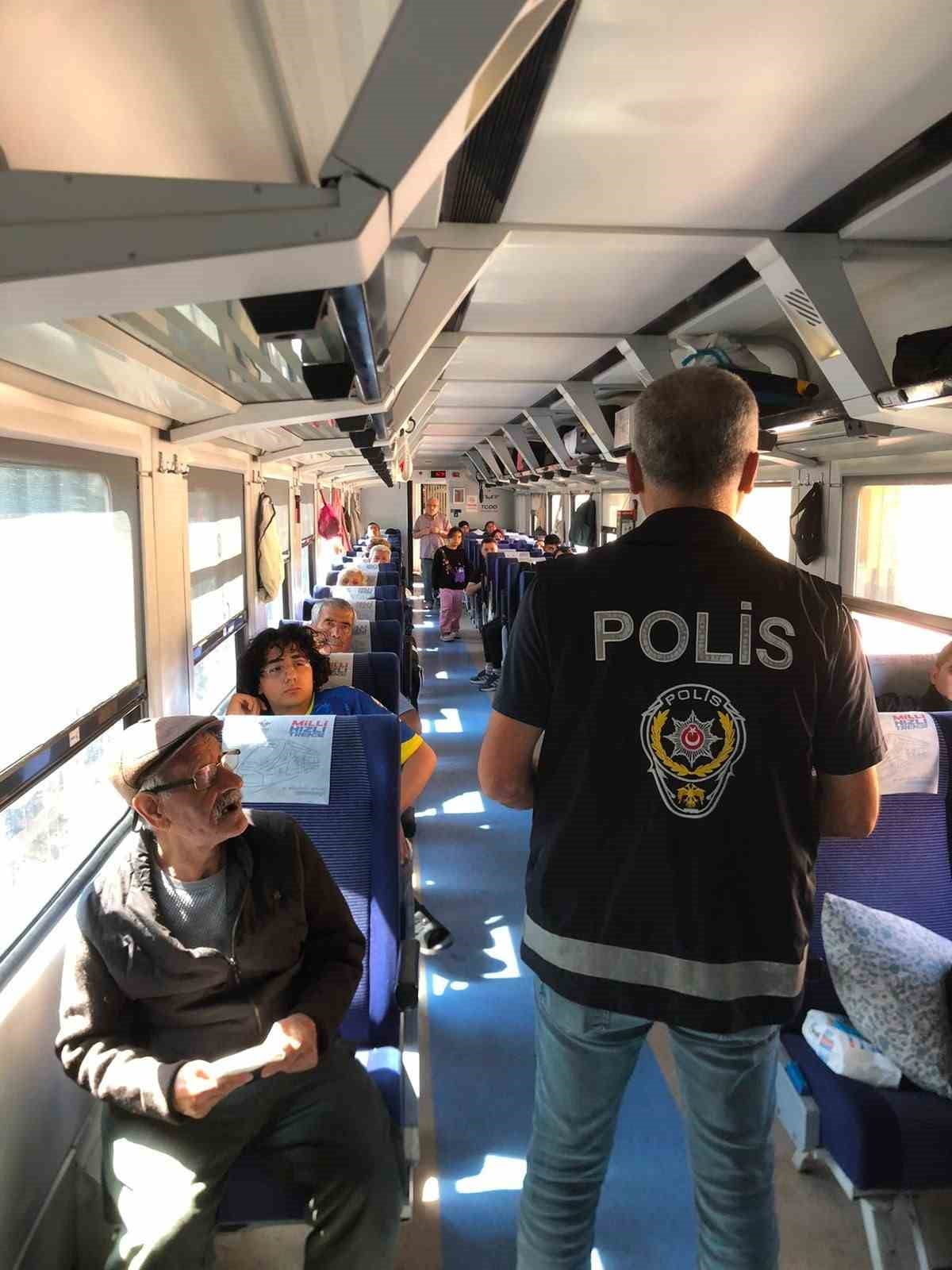 YOZGAT’IN YERKÖY İLÇESİNDE İLÇE EMNİYET MÜDÜRLÜĞÜ EKİPLERİ, DEMİRYOLU TAŞIMACILIĞINDA YOLCULARIN...
