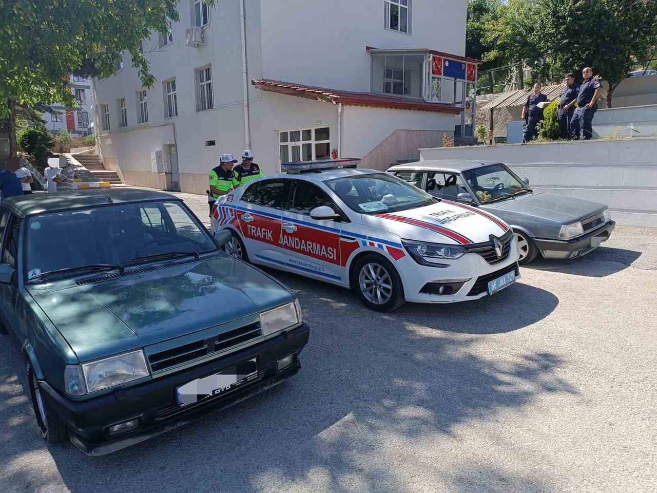 YOZGAT’TA DRİFT ATAN İKİ SÜRÜCÜYE TOPLAM 280 BİN LİRA CEZA KESİLDİ.