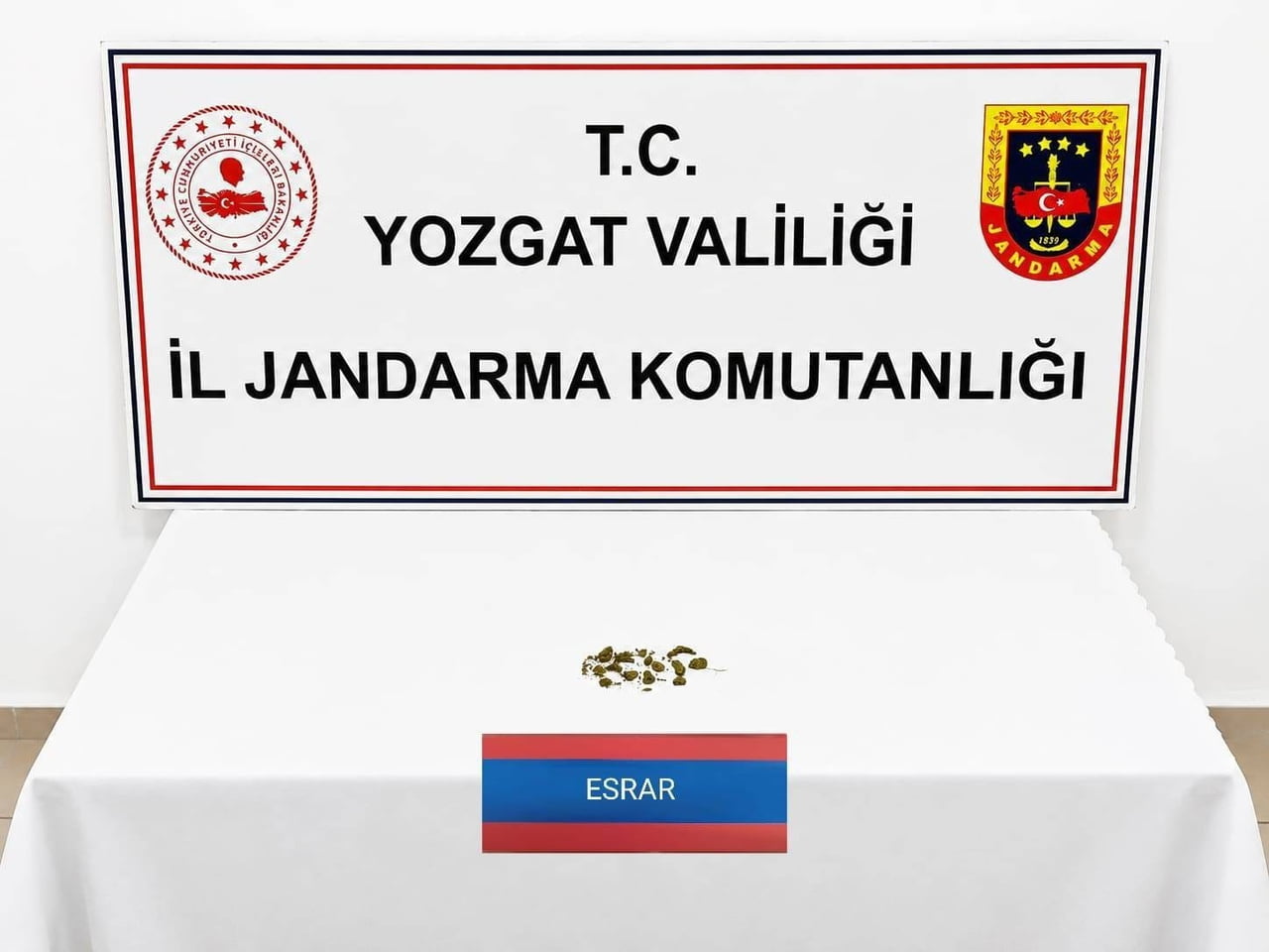 YOZGAT’TA DÜZENLENEN UYUŞTURUCU OPERASYONUNDA ESRAR MADDESİ ELE GEÇİRİLDİ.