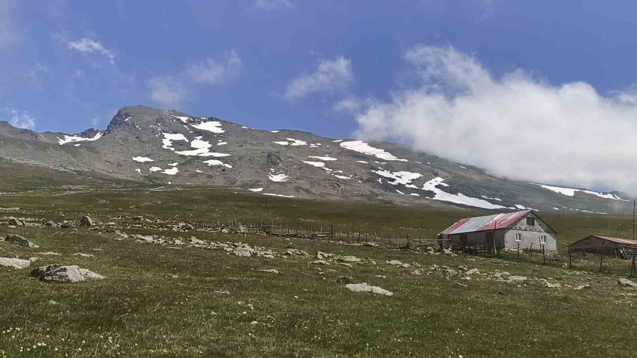 YÜKSEK DAĞLAR VE KAR