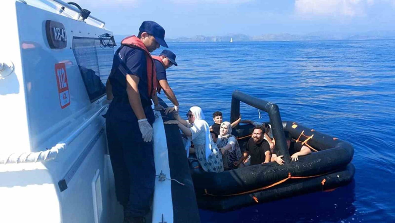YUNAN SAHİL GÜVENLİK 3’Ü ÇOCUK 8 DÜZENSİZ GÖÇMENİ TÜRK KARASULARINA GERİ İTTİ