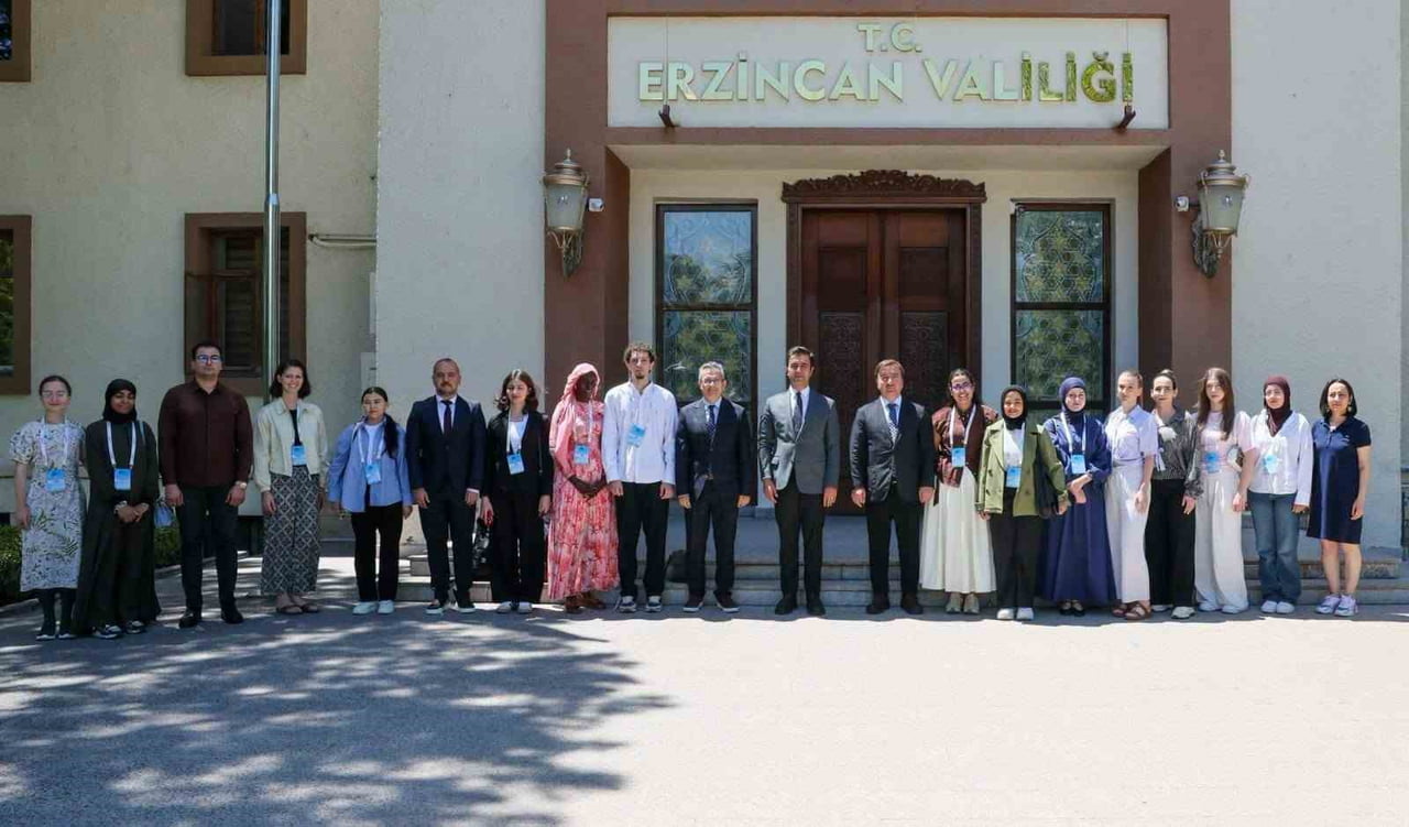 YUNUS EMRE ENSTİTÜSÜ İLE ERZİNCAN BİNALİ YILDIRIM ÜNİVERSİTESİ İŞ BİRLİĞİNDE DÜZENLENEN "TÜRKÇE...