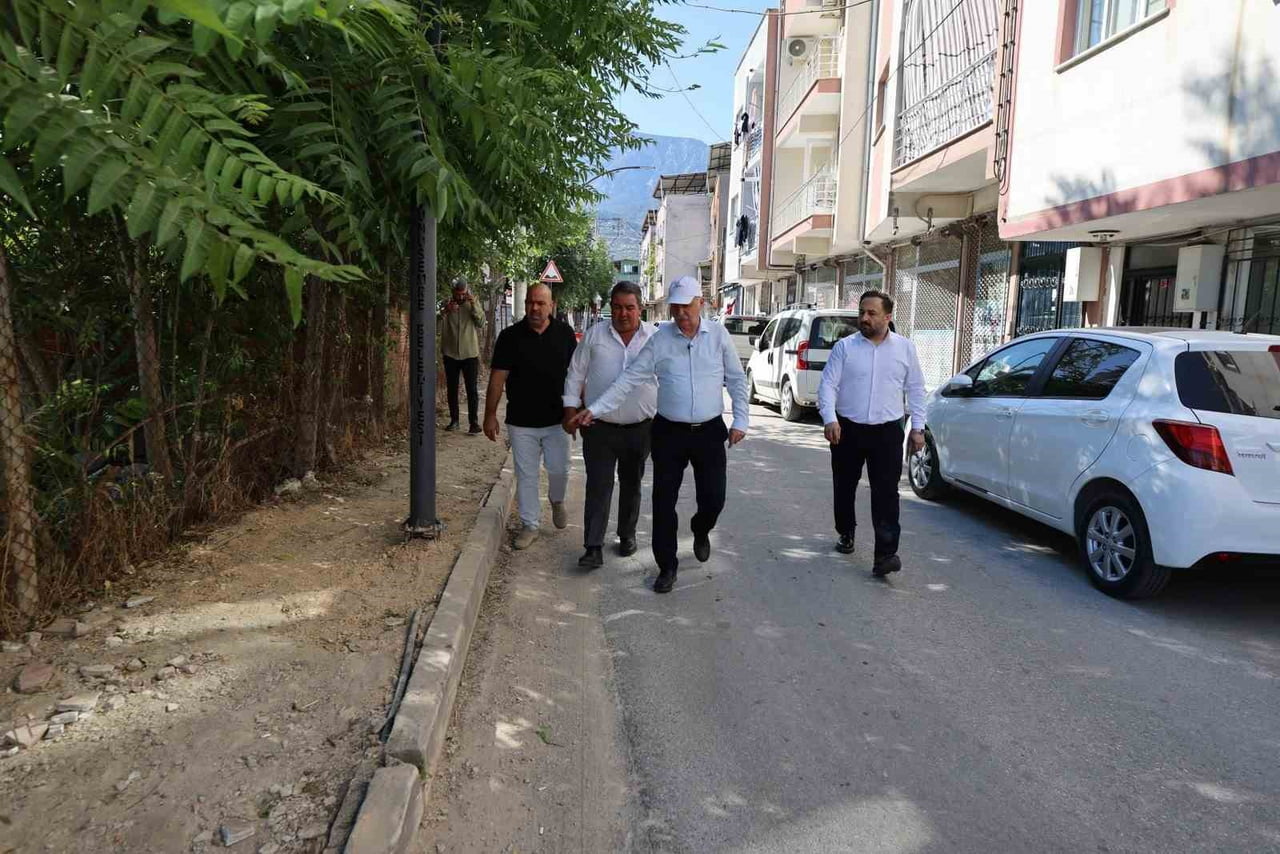 YUNUSEMRE BELEDİYE BAŞKANI SEMİH BALABAN, BARBAROS MAHALLESİ'NDE YAKLAŞIK İKİ AYDIR DEVAM EDEN...