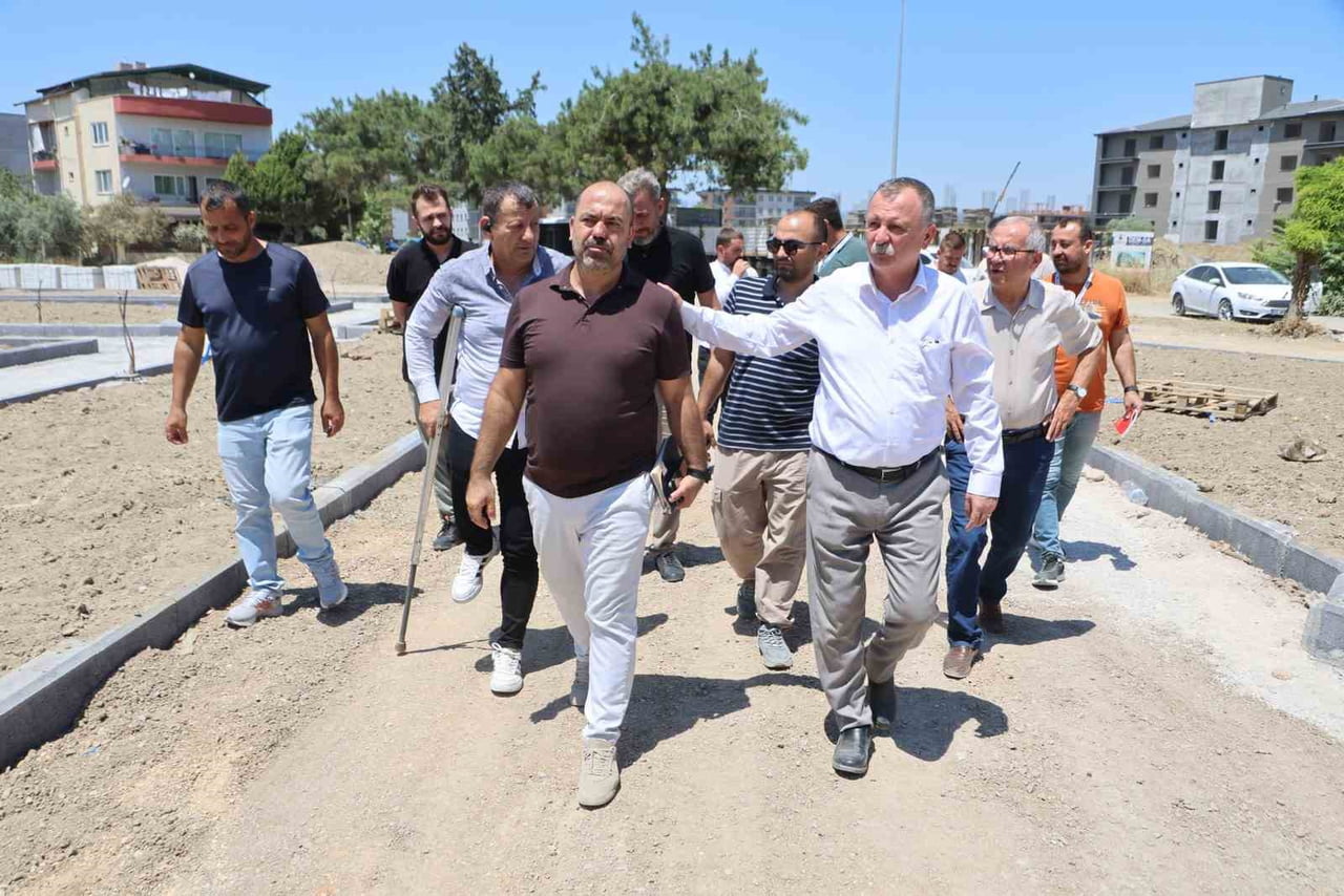 YUNUSEMRE BELEDİYE BAŞKANI SEMİH BALABAN, MURADİYE MAHALLESİ’NDE YAPIMI SÜREN YENİ YAŞAM ALANINDA...