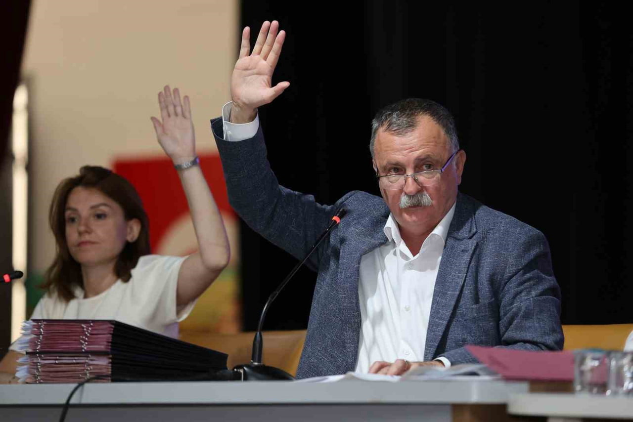 YUNUSEMRE BELEDİYE MECLİSİ'NİN TEMMUZ AYI TOPLANTISINDA İLÇEYİ İLGİLENDİREN 50 GÜNDEM MADDESİ...