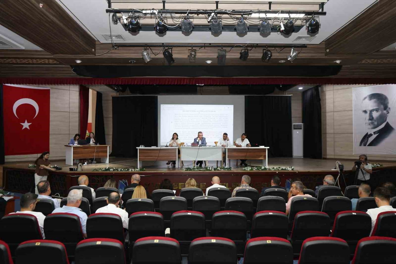 YUNUSEMRE BELEDİYE MECLİSİ'NİN TEMMUZ AYI TOPLANTISINDA İLÇEYİ İLGİLENDİREN 50 GÜNDEM MADDESİ...