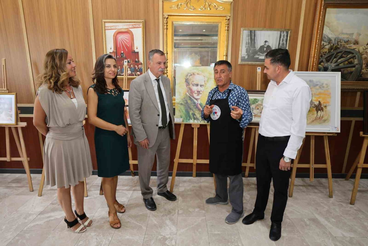 YUNUSEMRE BELEDİYESİ'NİN EV SAHİPLİĞİNDE DÜZENLENEN "RENKLERİN SUYLA DANSI" SERGİSİ, SULUBOYA...