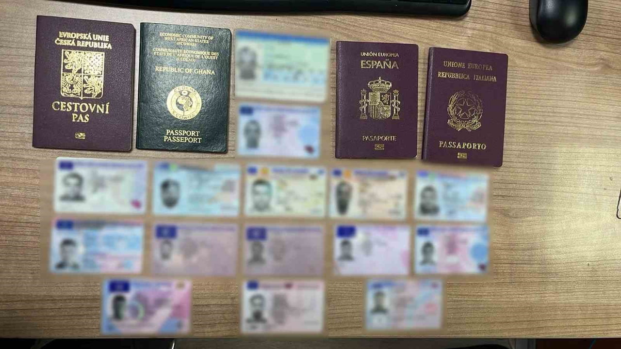 YURT DIŞINA SAHTE PASAPORT VE KİMLİK GÖNDEREN ŞÜPHELİ TUTUKLANDI