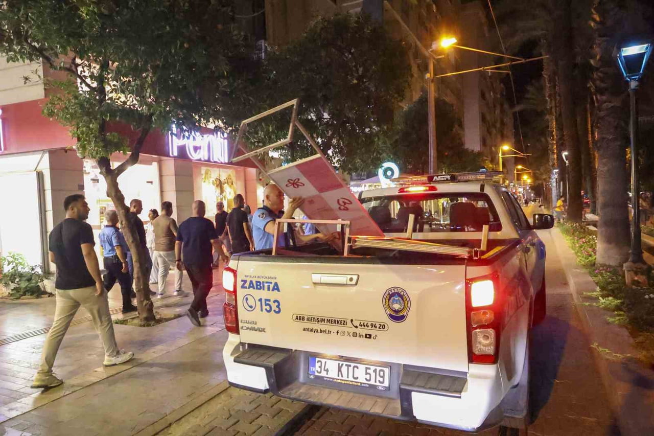 ZABITA EKİPLERİ, KAPALI YOL (KAZIM ÖZALP CADDESİ), ATATÜRK CADDESİ VE IŞIKLAR CADDESİ'NDE YAPTIĞI...