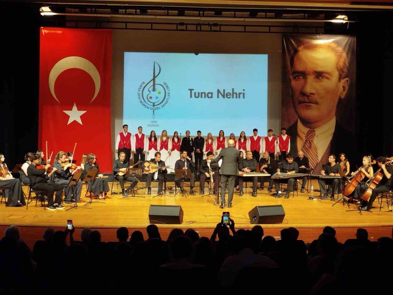ZEKİ MÜREN GÜZEL SANATLAR LİSESİ ÖĞRENCİLERİ, BURSA'NIN UNUTULMAYA YÜZ TUTMUŞ TÜRKÜLERİ İLE 15...