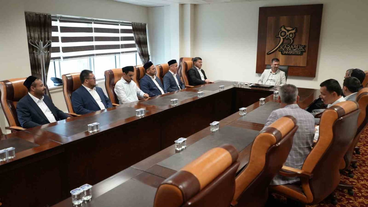 ZİYARETTE, TÜRKİYE VE ÖZBEKİSTAN'DAKİ DİN EĞİTİMİ MÜFREDATI İLE ÖĞRETİM YÖNTEMLERİ HAKKINDA GÖRÜŞ...