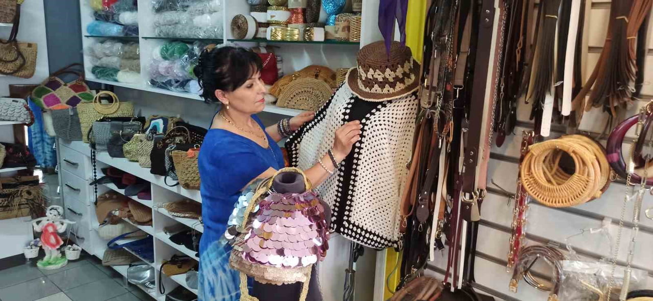 ZONGULDAK'IN DEVREK İLÇESİNDE YAŞAYAN FERİDE ENGİN, ÇOCUKKEN ANNESİNİ TAKLİT EDEREK BAŞLADIĞI...