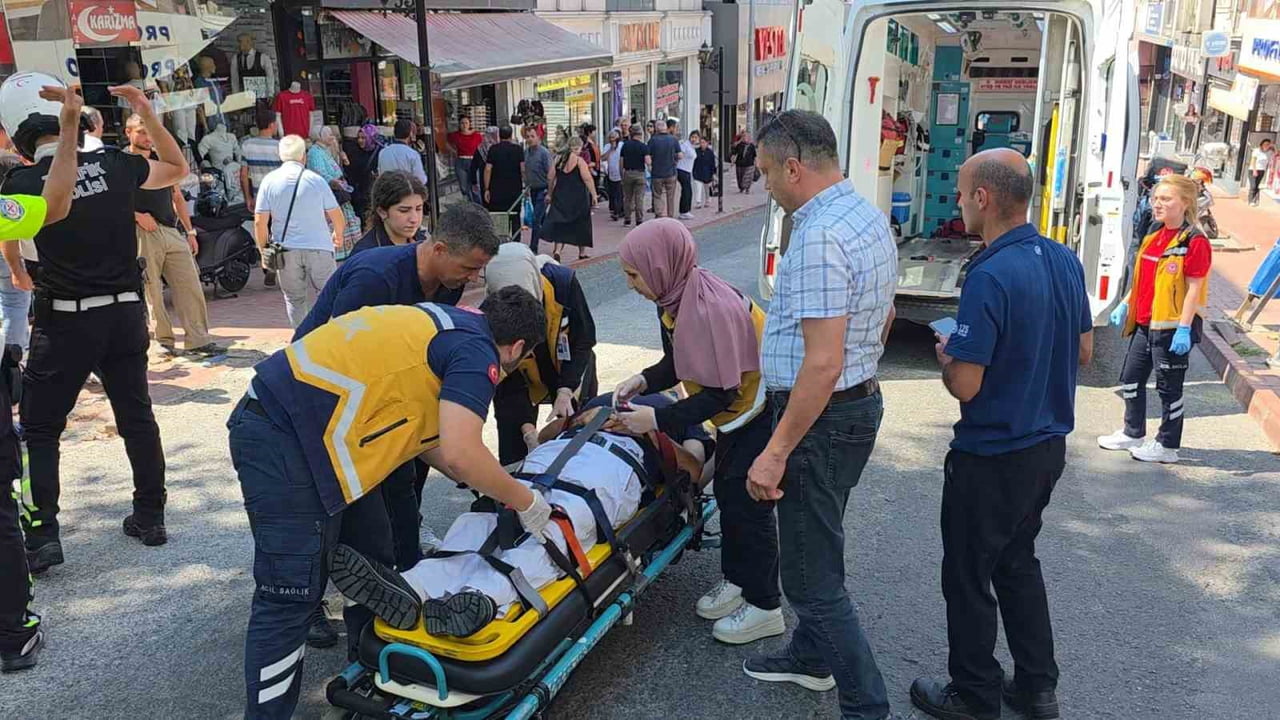 ZONGULDAK'IN EREĞLİ İLÇESİNDE MOTOSİKLETİN YAYAYA ÇARPMASI SONUCU MEYDANA GELEN TRAFİK KAZASINDA 1...