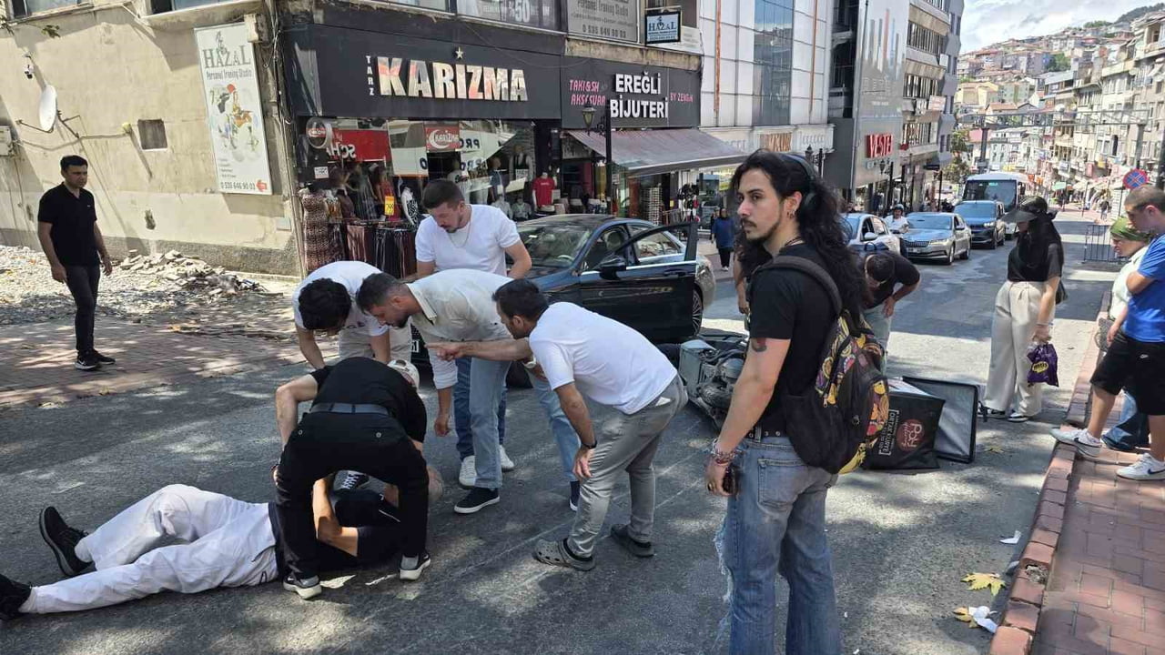 ZONGULDAK'IN EREĞLİ İLÇESİNDE MOTOSİKLETİN YAYAYA ÇARPMASI SONUCU MEYDANA GELEN TRAFİK KAZASINDA 1...