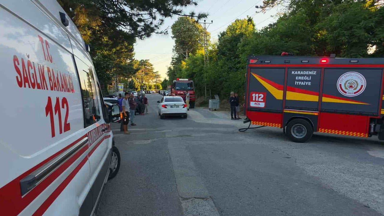 ZONGULDAK'IN KARADENİZ EREĞLİ İLÇESİNDE BOŞ ARAZİDE ÇIKAN YANGIN, EKİPLERİN HIZLI MÜDAHALESİ...