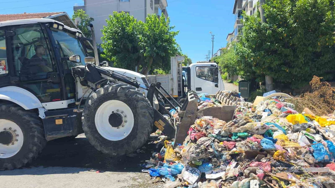 ZONGULDAK'TA BELEDİYEYE AİT ÇÖP TOPLAMA KAMYONUNDA ÇIKAN KÜÇÜK ÇAPLI YANGIN, KARADENİZ EREĞLİ...