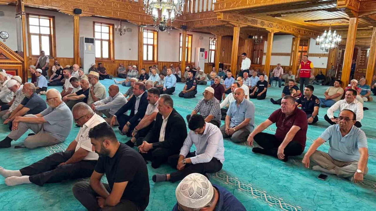 ZONGULDAK (İHA) - 15 TEMMUZ DEMOKRASİ VE MİLLİ BİRLİK GÜNÜ ETKİNLİKLERİ KAPSAMINDA ZONGULDAK’IN...