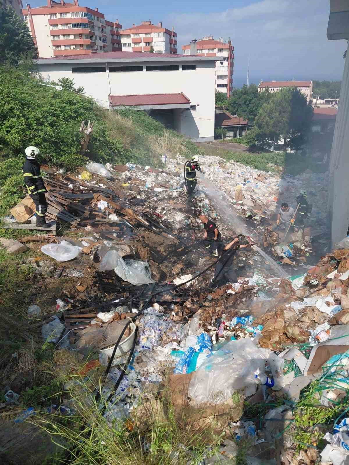 ZONGULDAK(İHA)-ZONGULDAK’IN KOZLU İLÇESİNDE İNŞAATTA ÇIKAN YANGIN EKİPLERİN MÜDAHALESİ SONUCUNDA...