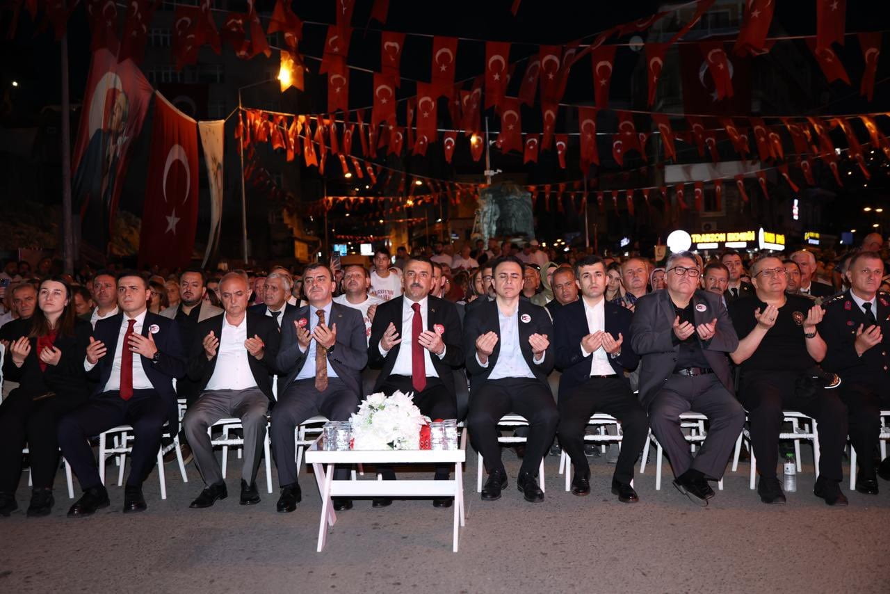 ZONGULDAK’TA 15 TEMMUZ DEMOKRASİ VE MİLLİ BİRLİK GÜNÜ DOLAYISIYLA MADENCİ ANITI ÖNÜNDE ANMA...