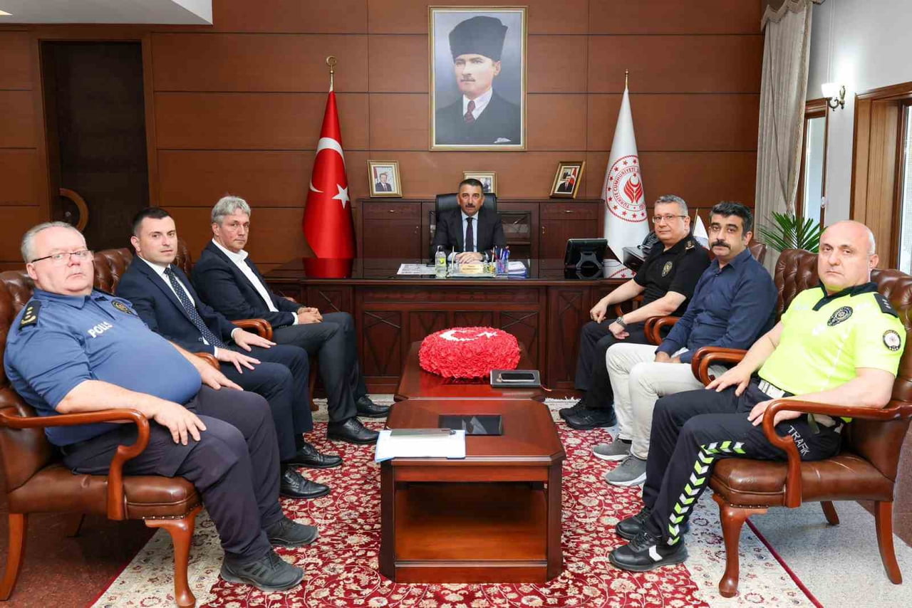 ZONGULDAK VALİSİ OSMAN HACIBEKTAŞOĞLU BAŞKANLIĞINDA GERÇEKLEŞTİRİLEN DEĞERLENDİRME TOPLANTISINDA...