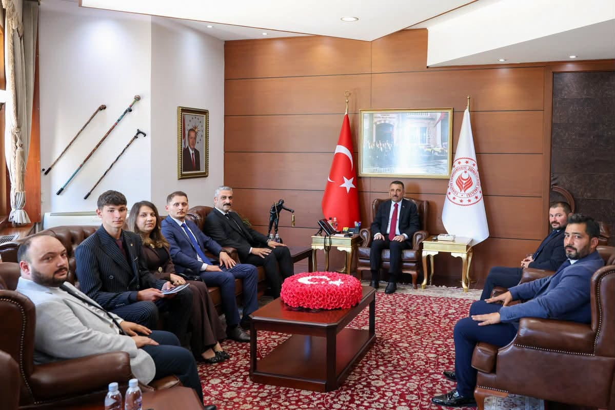 ZONGULDAK VALİSİ OSMAN HACIBEKTAŞOĞLU, ÜLKÜ OCAKLARI ZONGULDAK İL BAŞKANI GÖKMEN KARALİ VE...