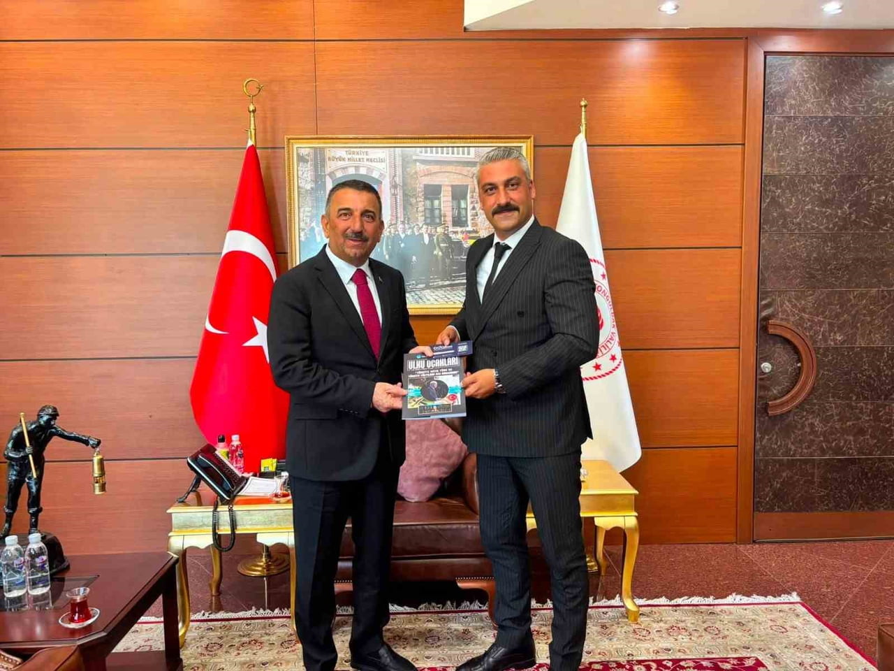 ZONGULDAK VALİSİ OSMAN HACIBEKTAŞOĞLU, ÜLKÜ OCAKLARI ZONGULDAK İL BAŞKANI GÖKMEN KARALİ VE...