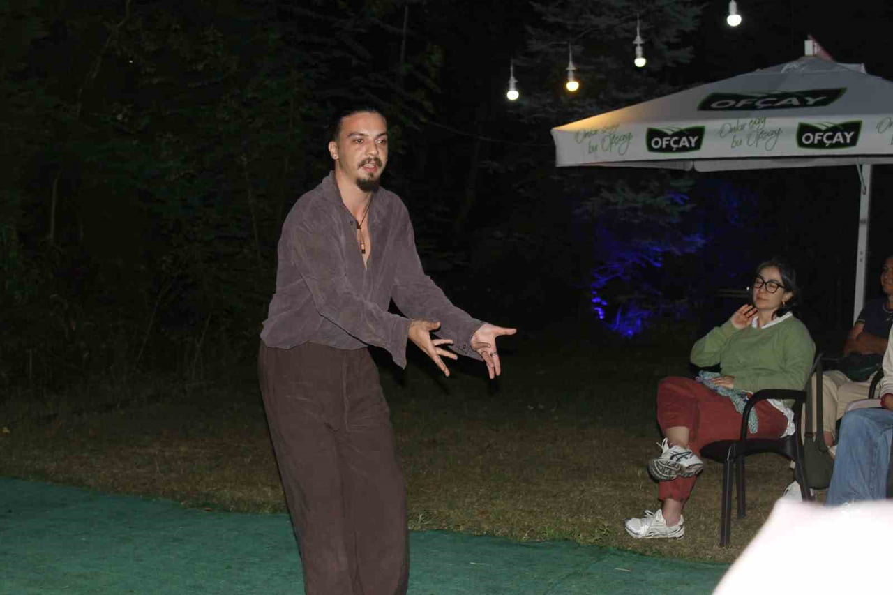 ZONGULDAKLI GENÇ YETENEK ULAŞ ÇAĞATAY SÖNMEZ, TEK KİŞİLİK STAND-UP GÖSTERİSİYLE ZONGULDAKLI...