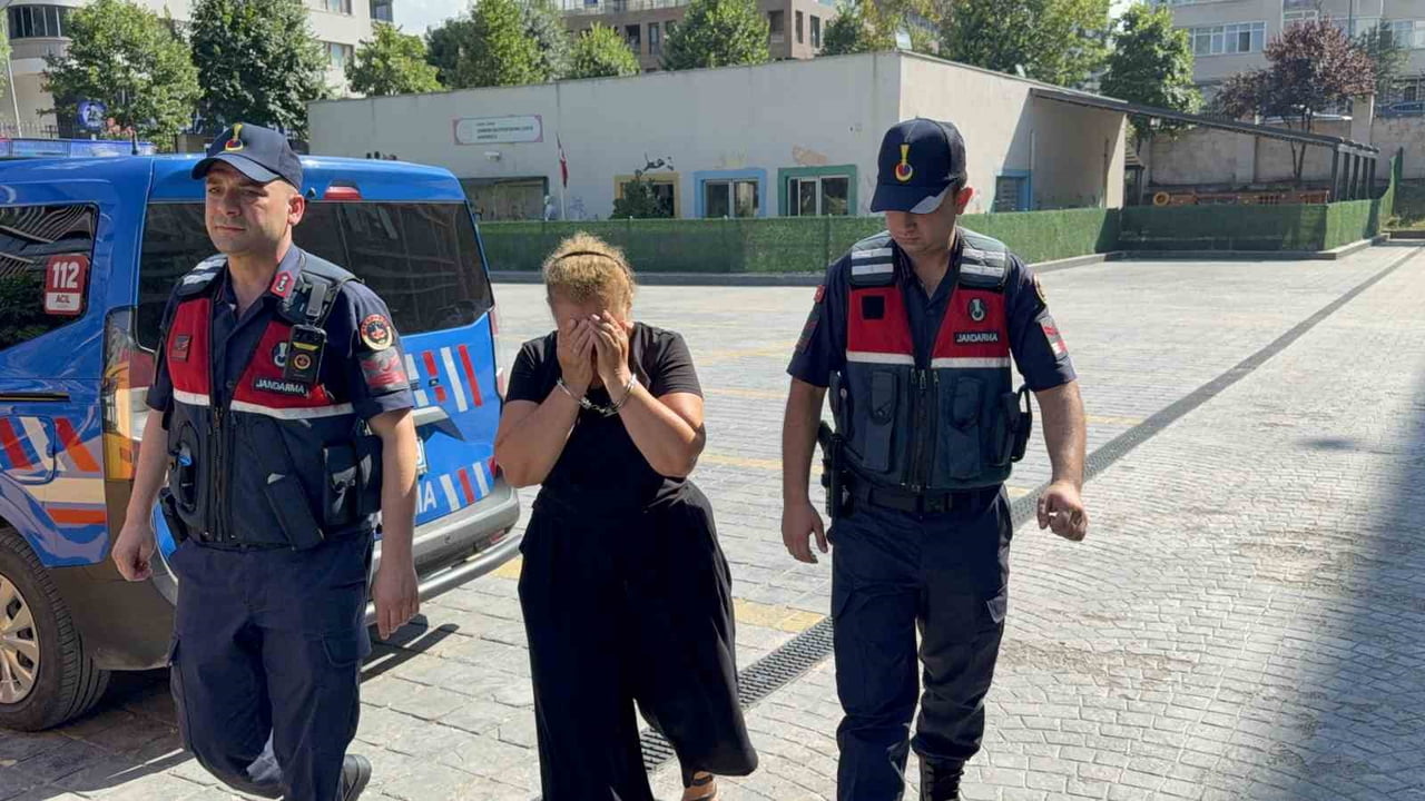 'UYUŞTURUCU TİCARETİ' SUÇUNDAN HAKKINDA  KESİNLEŞMİŞ HAPİS CEZASI BULUNAN KADIN HÜKÜMLÜ...