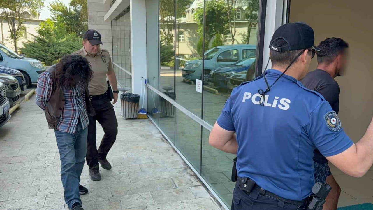 2 ŞÜPHELİ, ÇIKARILDIKLARI NÖBETÇİ MAHKEMECE TUTUKLANARAK CEZAEVİNE GÖNDERİLDİ.
