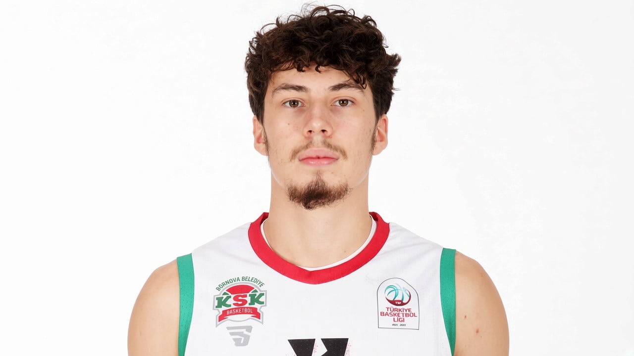 24 YAŞINDAKİ 1.90’LIK GUARD OYUNCUSU EFE SARICA, KOCAELİ EKİBİNE DAHİL OLDU.