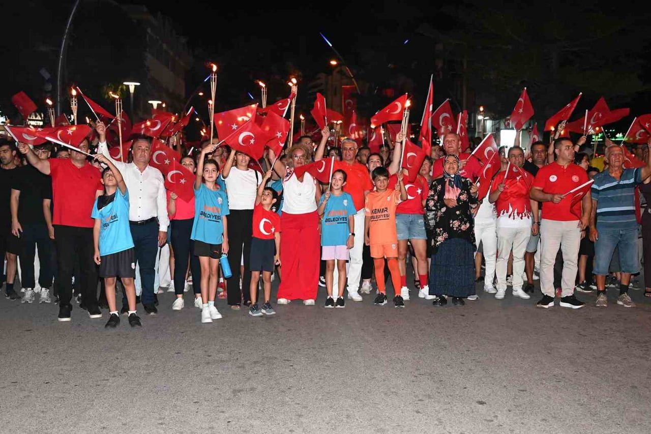 30 AĞUSTOS ZAFER BAYRAMI’NIN 104. YIL DÖNÜMÜ DOLAYISIYLA KEMER’DE YÜZLERCE VATANDAŞIN KATILIMIYLA...