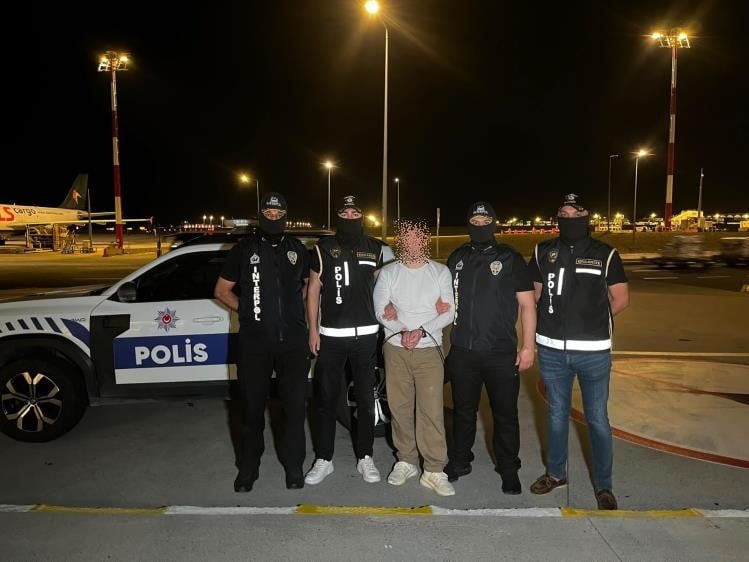 31 EKİM 2017 TARİHİNDE HAKKINDA KIRMIZI BÜLTEN YAYIMLANAN SUÇ ÖRGÜTÜ LİDERİ SERKAN KURTULUŞ, BUGÜN...