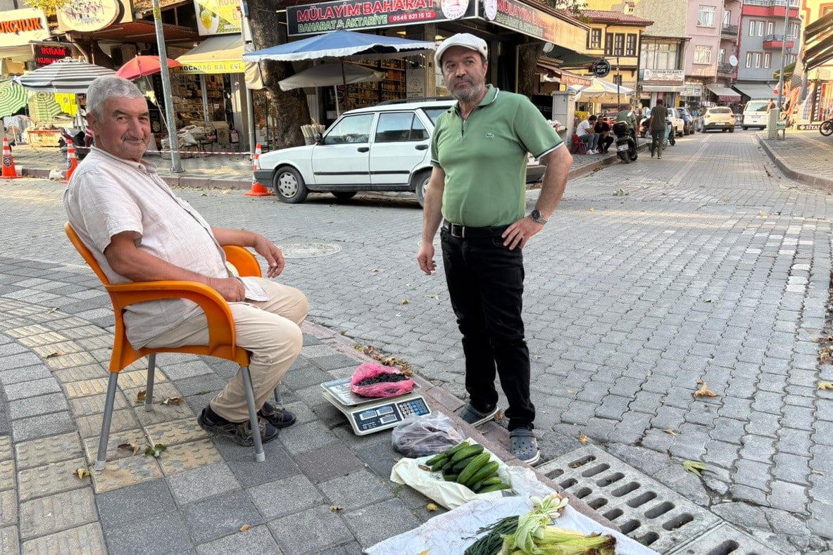 68 YAŞINDAKİ MUZAFFER ÜSTÜNEL ŞİFA KAYNAĞI ÜRÜNLERİ BULUŞTURUYOR