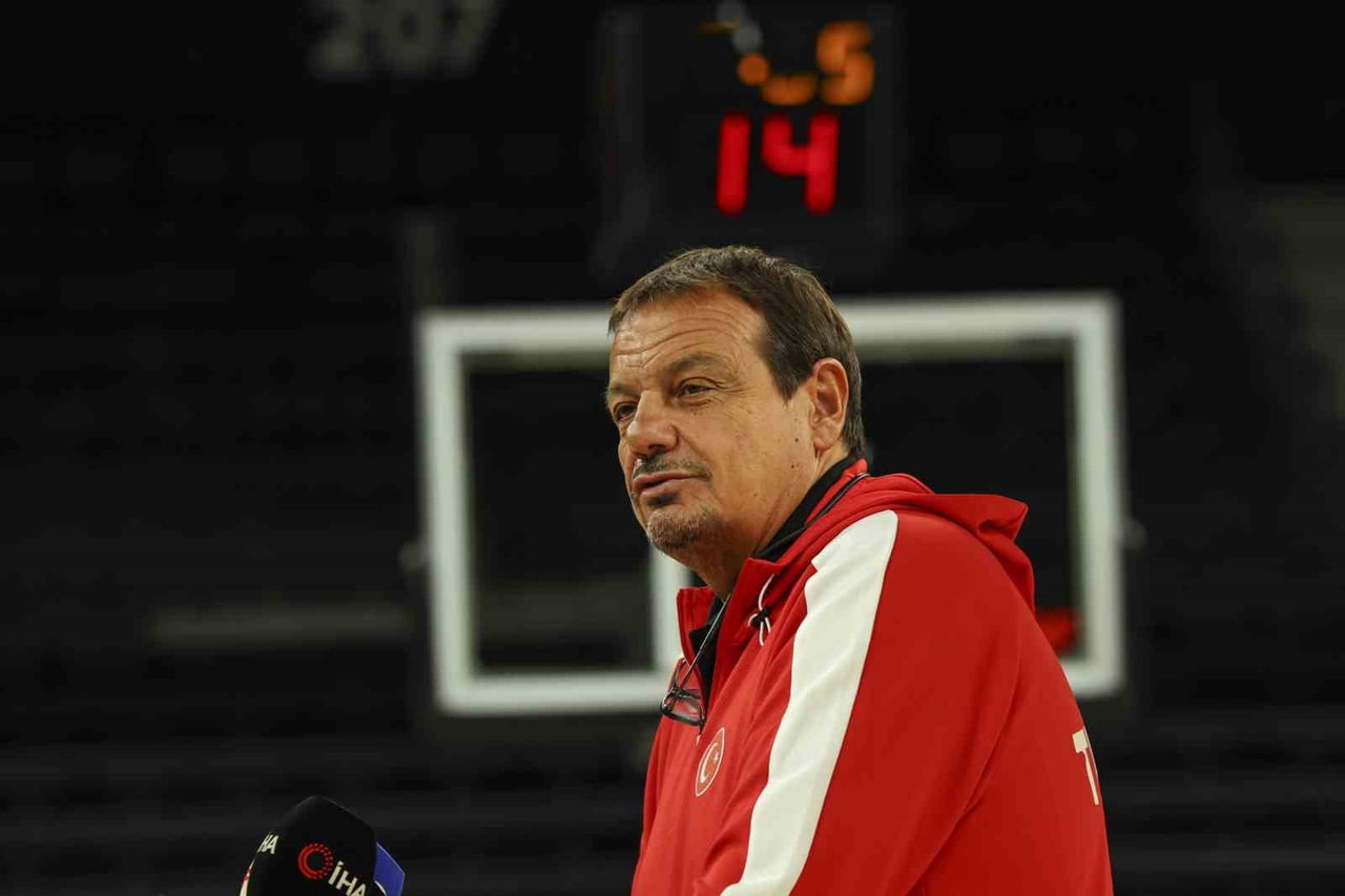 A MİLLİ ERKEK BASKETBOL TAKIMI BAŞANTRENÖRÜ ERGİN ATAMAN