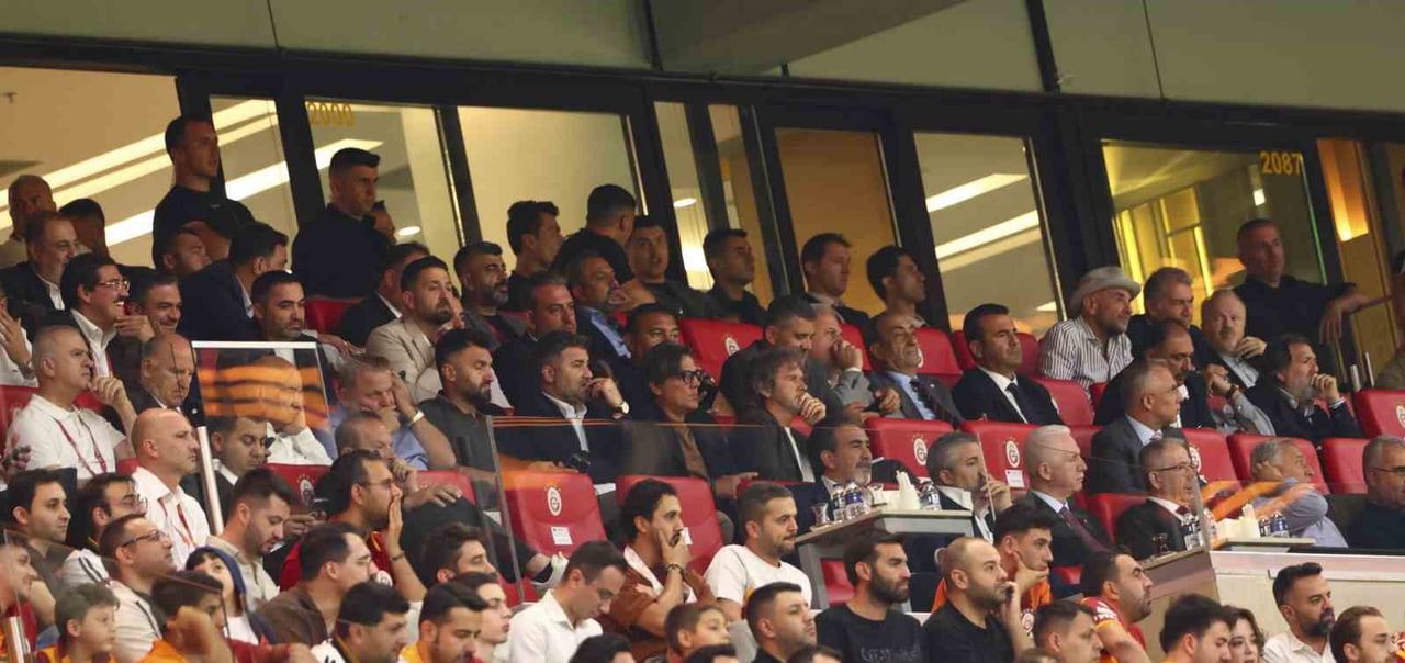 A MİLLİ FUTBOL TAKIMI TEKNİK DİREKTÖRÜ VİNCENZO MONTELLA, SÜPER LİG'İN İLK HAFTASINDA OYNANAN...