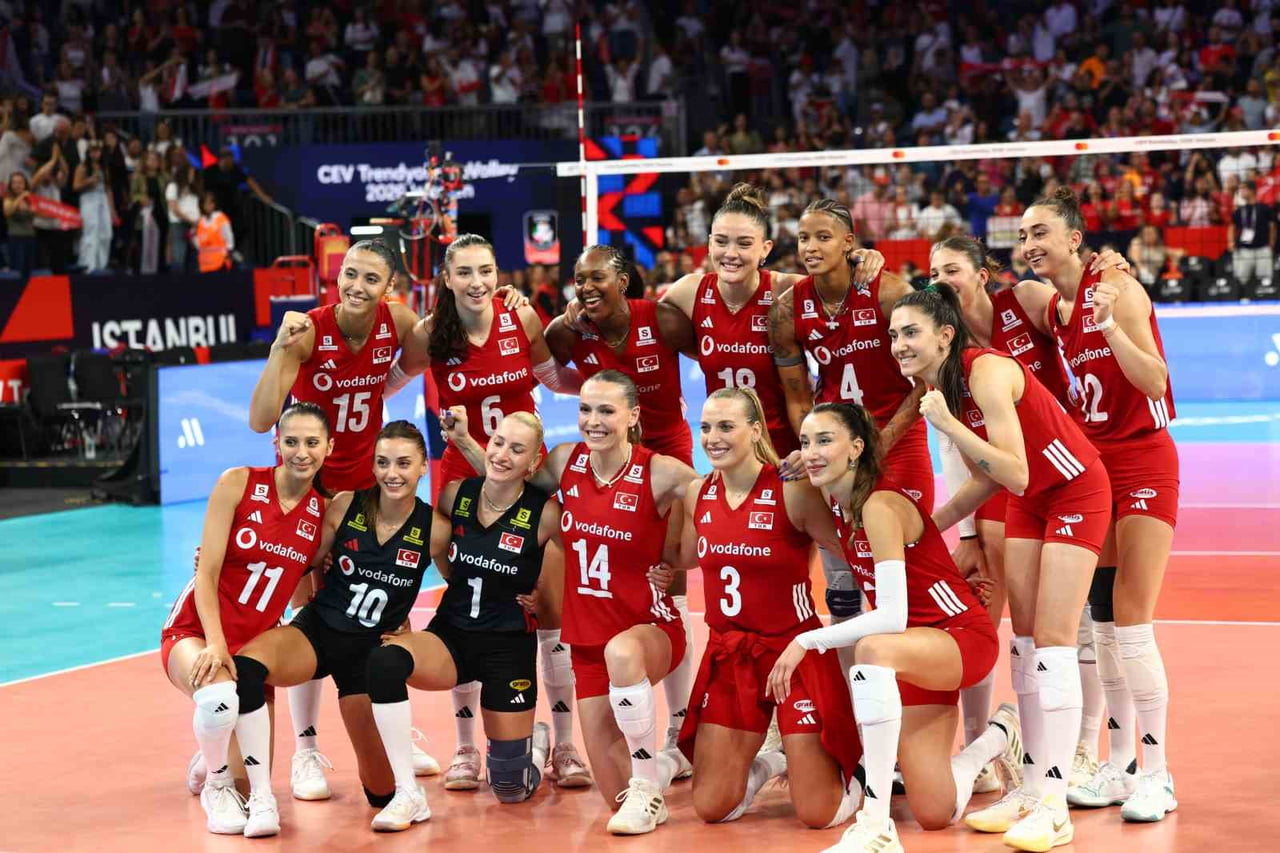 A MİLLİ KADIN VOLEYBOL TAKIMI (ARŞİV)