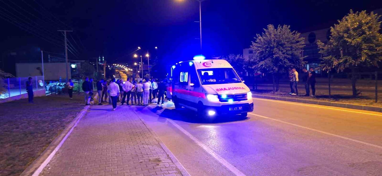 A.Ş. İDARESİNDEKİ OTOMOBİL, CADDEDE KARŞIYA GEÇMEYE ÇALIŞAN 36 YAŞINDAKİ O.Ç.'YE ÇARPTI. ÇARPMANIN...