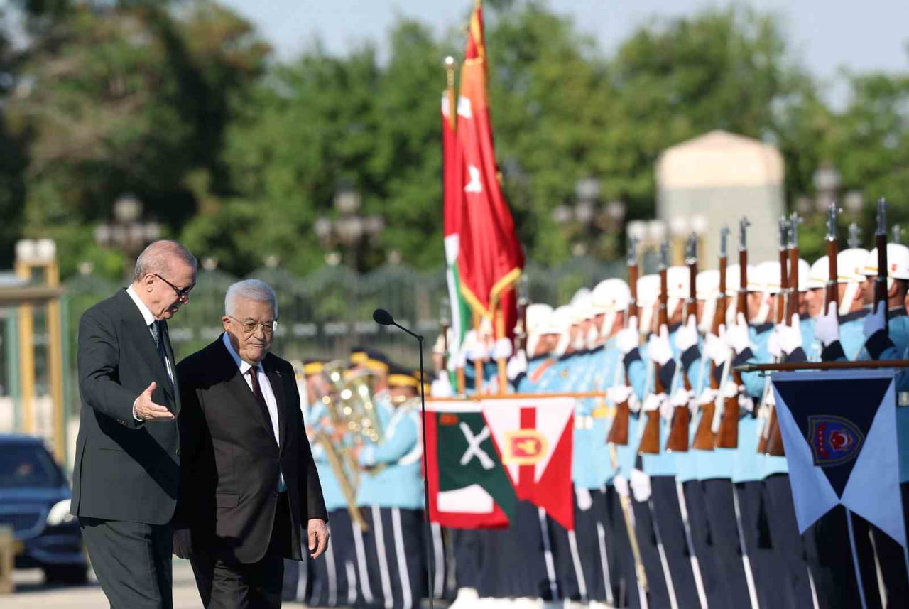 ABBAS, MUHAFIZ ALAYI TÖREN KITASI'NI 'MERHABA ASKER' DİYEREK SELAMLADI. TÖRENDE TARİHTE KURULAN 16...